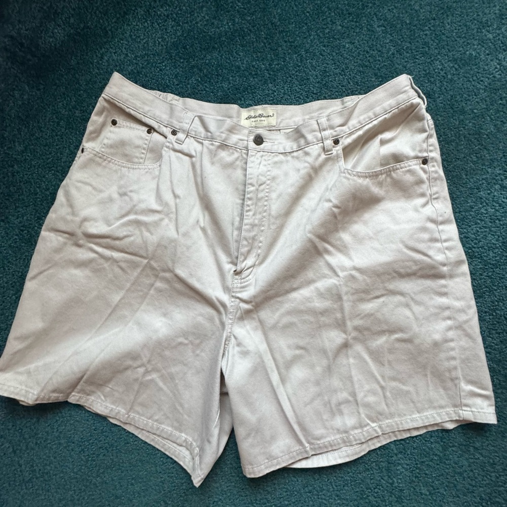 Eddie Bauer women’s tan twill five pocket 7 inch shorts